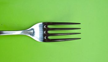 Očistite srebro kod kuće za nekoliko sekundi i bez truda: bakin trik koji je prava lekcija iz hemije