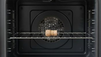 Stavljanje plutanog čepa u isključenu rernu: čemu služi i zašto ga preporučuju