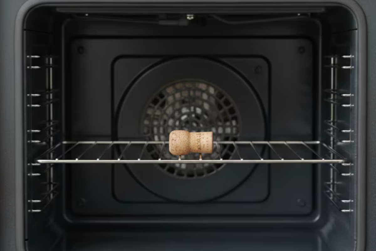 Stavljanje plutanog čepa u isključenu rernu: čemu služi i zašto ga preporučuju