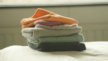 Ni u mašini za veš ni ručno: trik za pranje i dezinfekciju krpa koji ih ostavlja blistavim bez truda