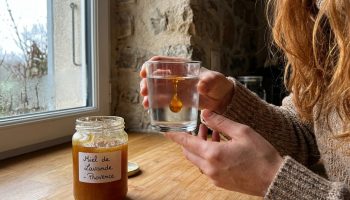 Detalj koji svi zaboravljaju nepogrešivo odaje lažni med u vašim kuhinjskim ormarićima