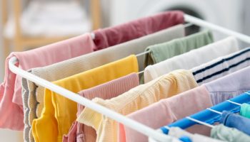 Gde postaviti sušilicu za veš u kući za brže sušenje: Metode kojima ćete sprečiti miris vlage u odeći