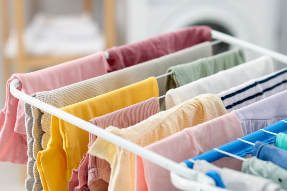 Gde postaviti sušilicu za veš u kući za brže sušenje: Metode kojima ćete sprečiti miris vlage u odeći