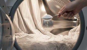 Pranje zavesa sa kašikom krupne soli: zašto se to preporučuje i čemu služi