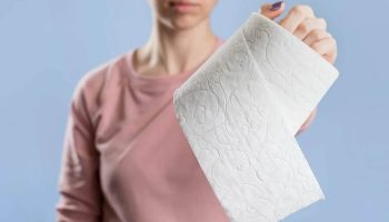 Nalejte ocot na rolku toaletného papiera a odložte ju do rohu: mnohí nechápu prečo, ale potom to sami opakujú