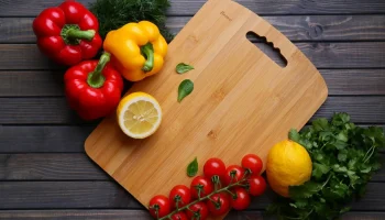 Combinația perfectă pentru curățarea plăcilor de lemn și prevenirea contaminării încrucișate.