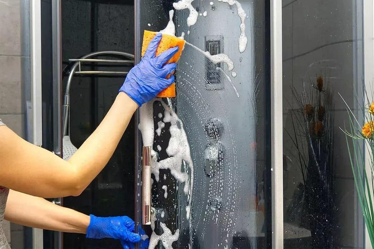 Uzmi ga iz kuhinje i njime obrišite tuš. Kamenac se više neće pojavljivati.