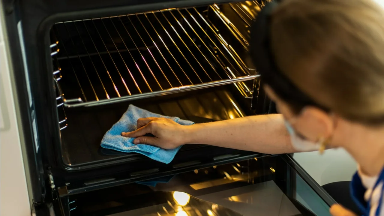 Bez sode bikarbone i bez octa: kako jednostavno očistiti pećnicu i ukloniti masnoću.