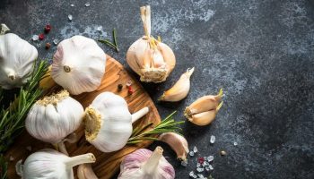 Ani voda, ani zubná pasta: jednoduchý domáci spôsob, ako sa zbaviť zápachu cesnaku za pár sekúnd.