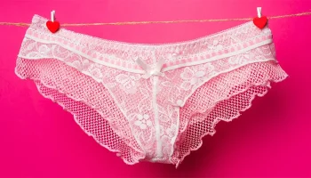 Miksi alushousuissa on edessä rusetti: käytännöllinen alkuperä, jota lähes kukaan ei tunne.