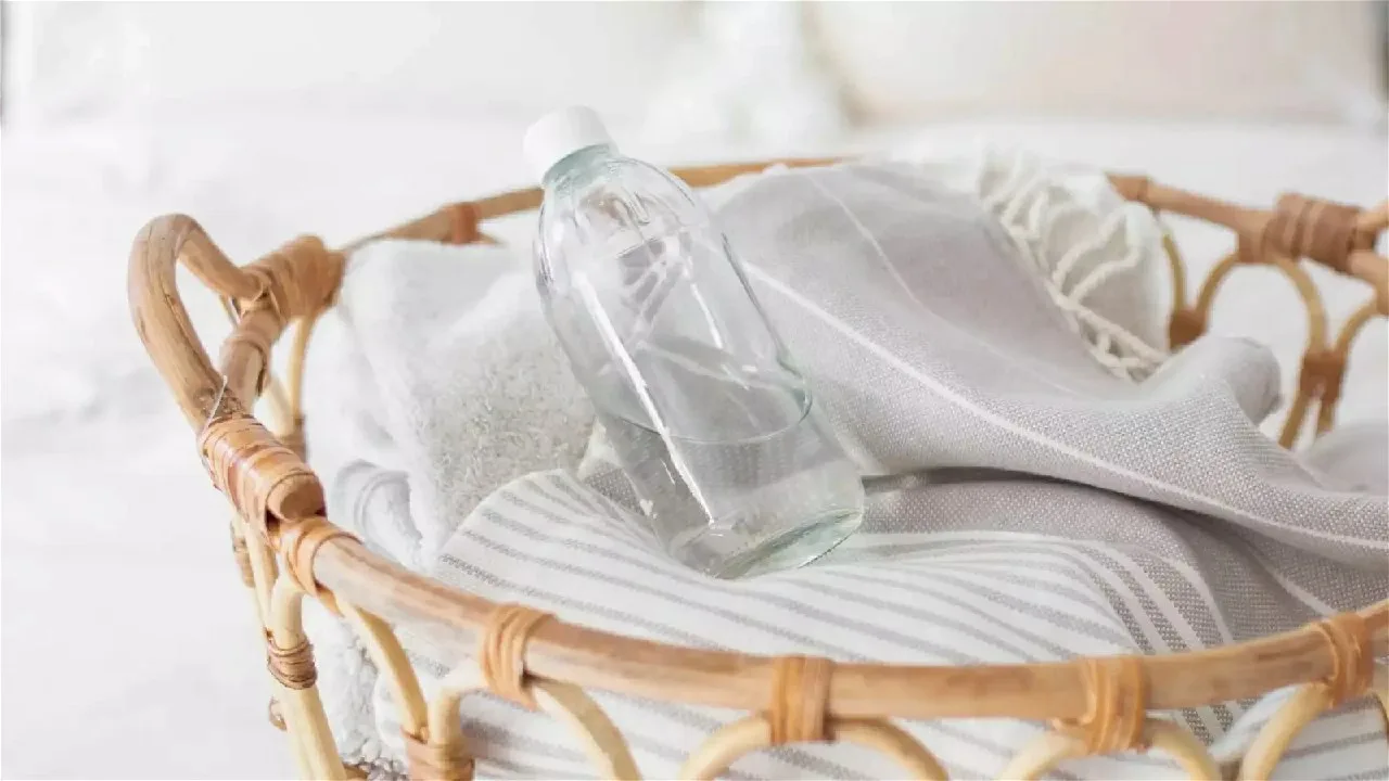 Dodavanje octa u perilicu rublja: zašto se preporučuje i za što je potreban.