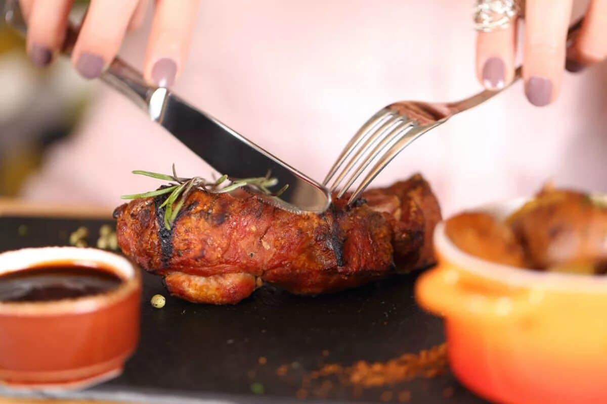 Studija je pokazala da ljudi koji jedu meso imaju veću vjerojatnost da će doživjeti 100 godina, ali postoji caka.