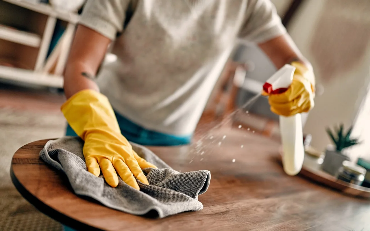 Bez octa, bez izbjeljivača: proizvod koji koriste profesionalci za čišćenje kako bi prozori izgledali kao novi.