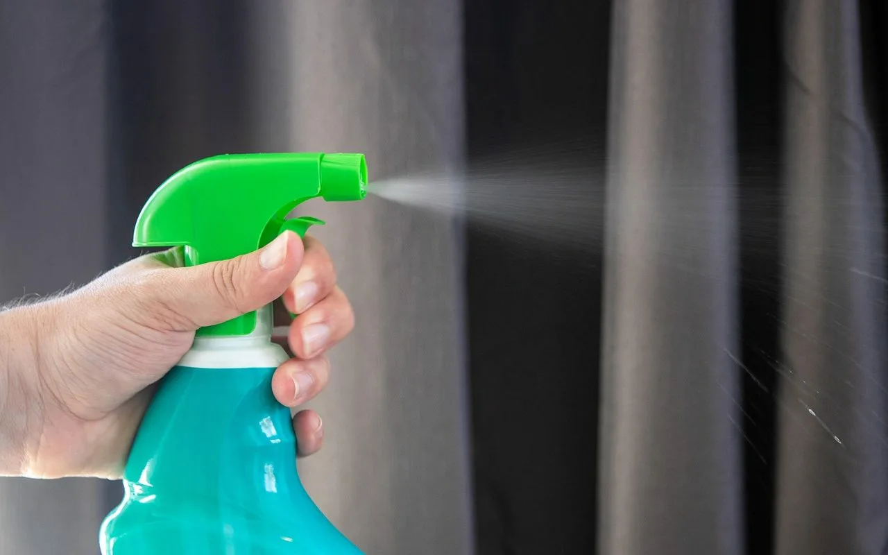 Bez octa, bez izbjeljivača: proizvod koji koriste profesionalci za čišćenje kako bi prozori izgledali kao novi.