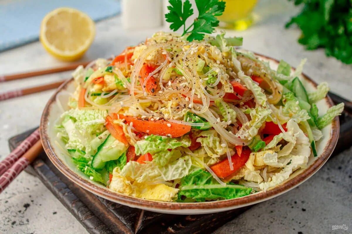 Priprema sastojaka za havajsku salatu