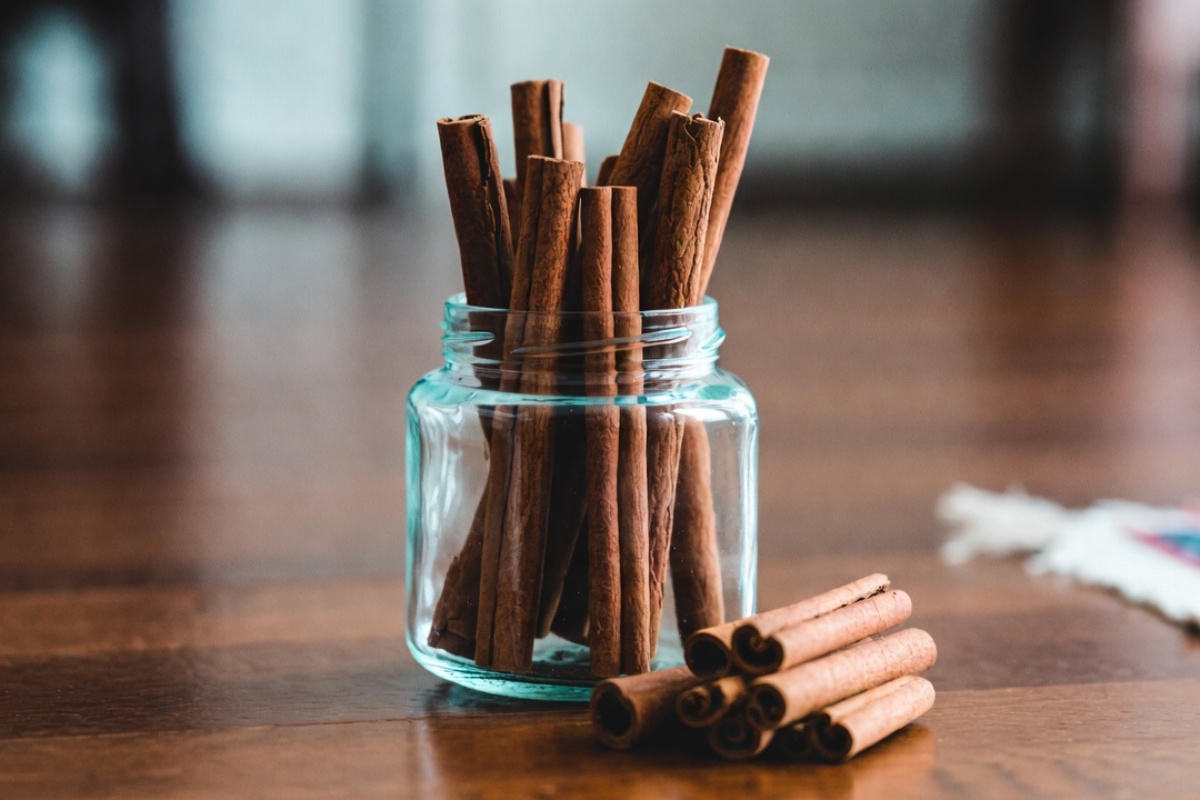 Gde treba staviti teglu sa cimetom da biste privukli novac u februaru, prema Feng Šuiju – image 1