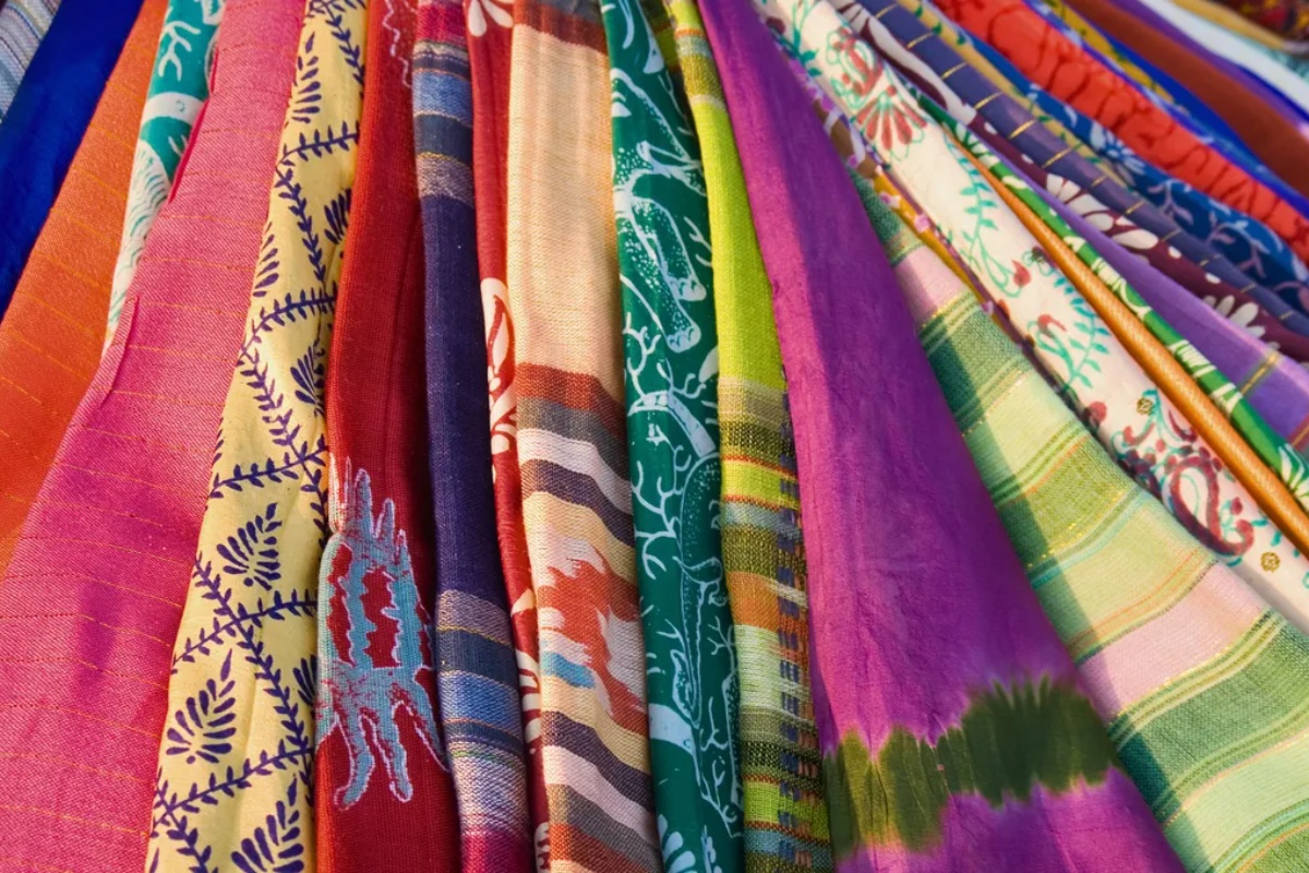 Uradi sam: ako vam preostane komad tkanine, napravite veoma koristan organizator za kuhinjski pribor – image 1