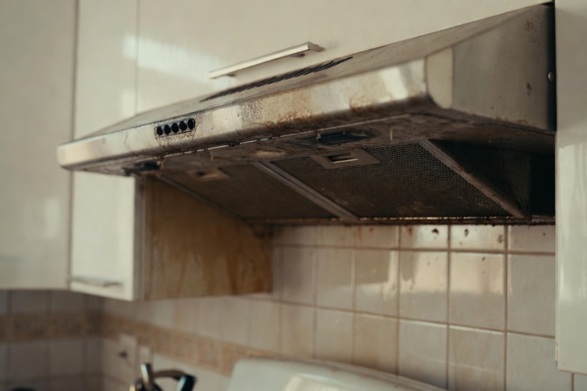 Kako očistiti masnoću sa kuhinjskog aspiratora: efikasni i laki trikovi – image 1