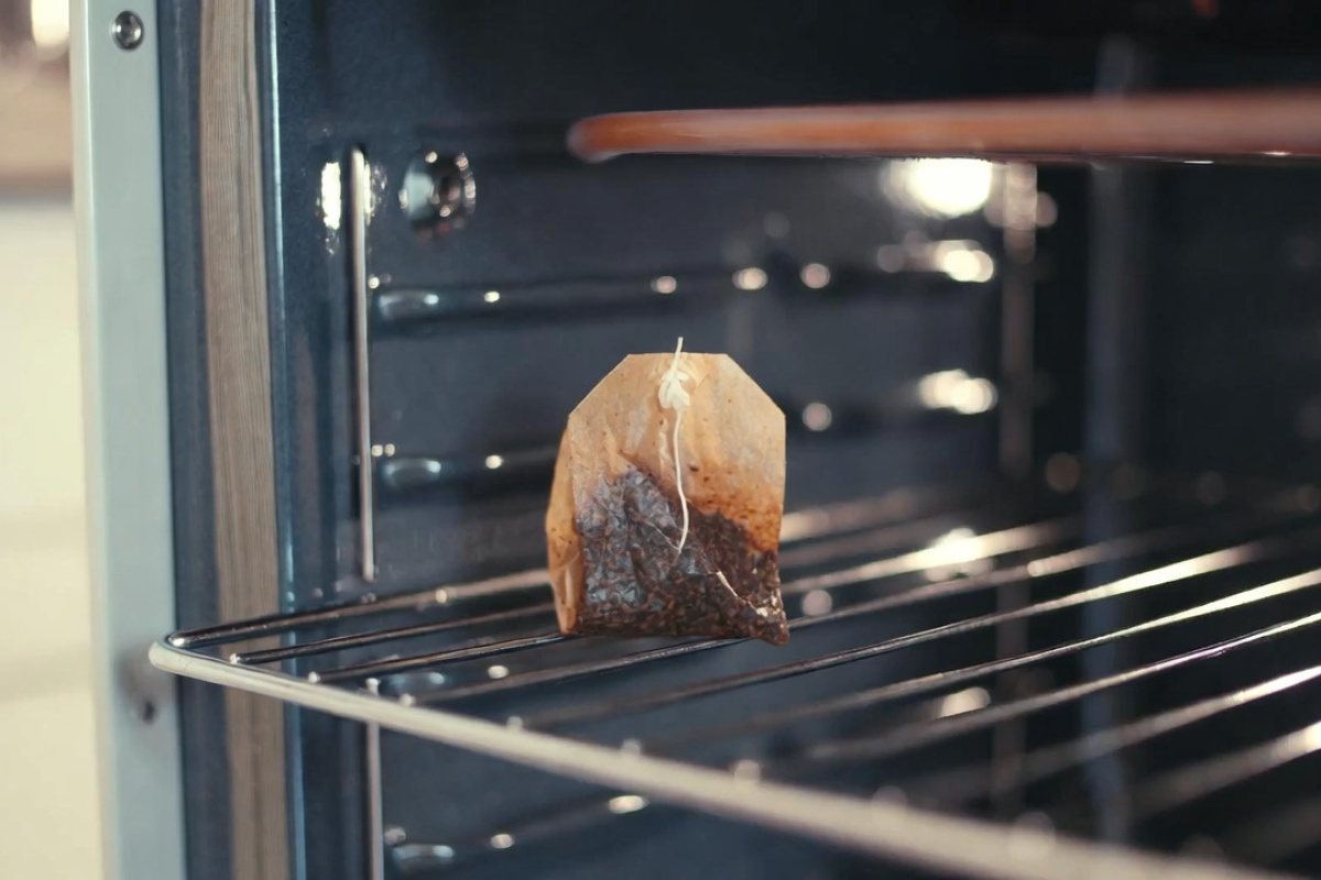 Stavite iskorišćenu i suvu kesicu čaja u isključenu rernu: čemu služi i kada to treba uraditi – image 1