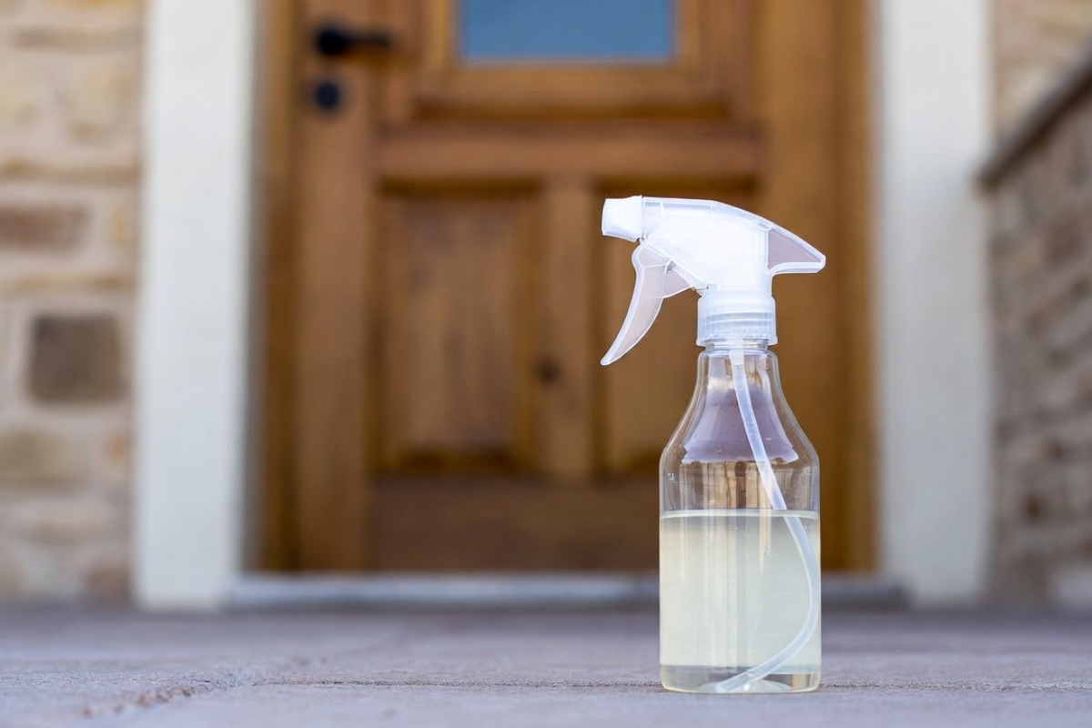Čemu služi prskanje sirćeta na ulazni prag kuće – image 1