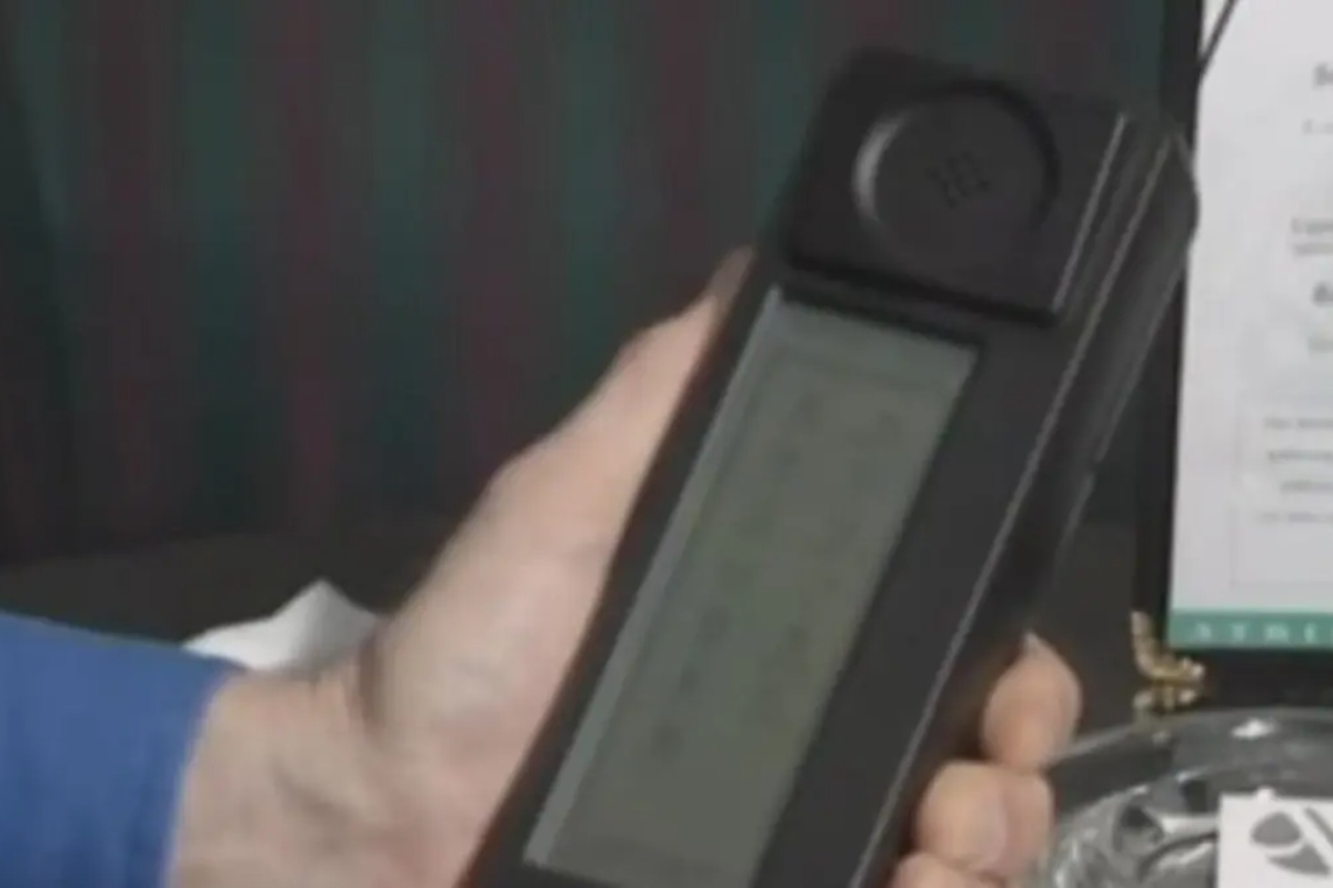 Prvi pametni telefon u istoriji lansiran je 1994. godine: Težio je pola kilograma i ekran mu je već bio osetljiv na dodir – image 1