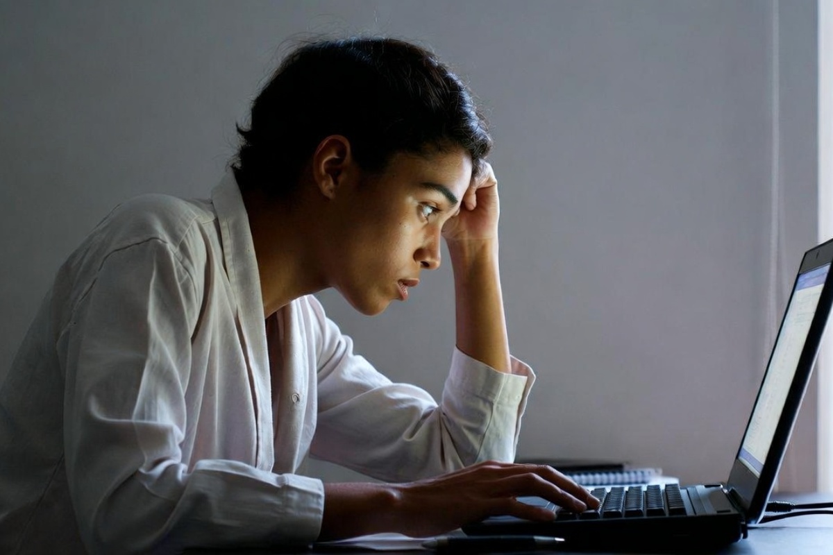 Psihologija otkriva zašto vaš mozak jasnije pamti neprijatne trenutke nego srećne – image 1