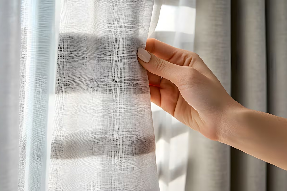 Pranje zavesa sa kašikom krupne soli: zašto se to preporučuje i čemu služi – image 1