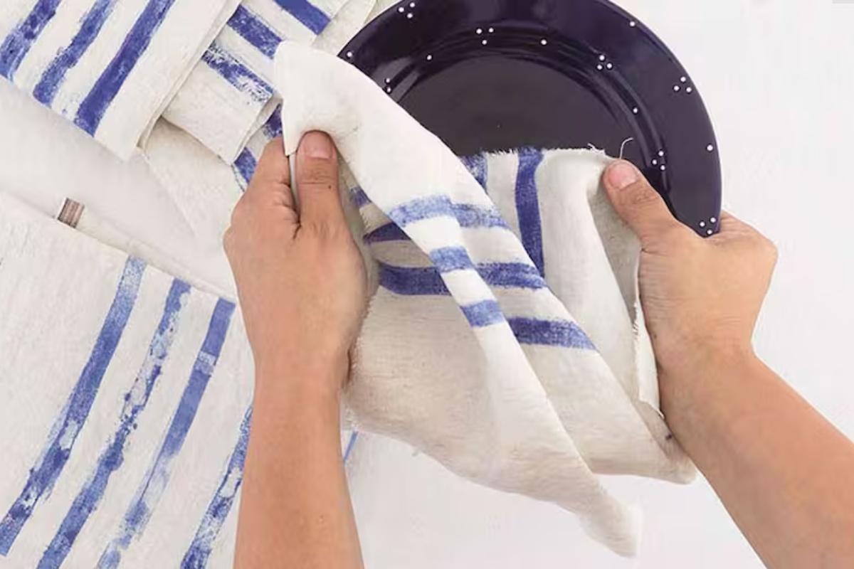 Zašto stare kuhinjske krpe brišu bolje od novih, prema nauci – image 1