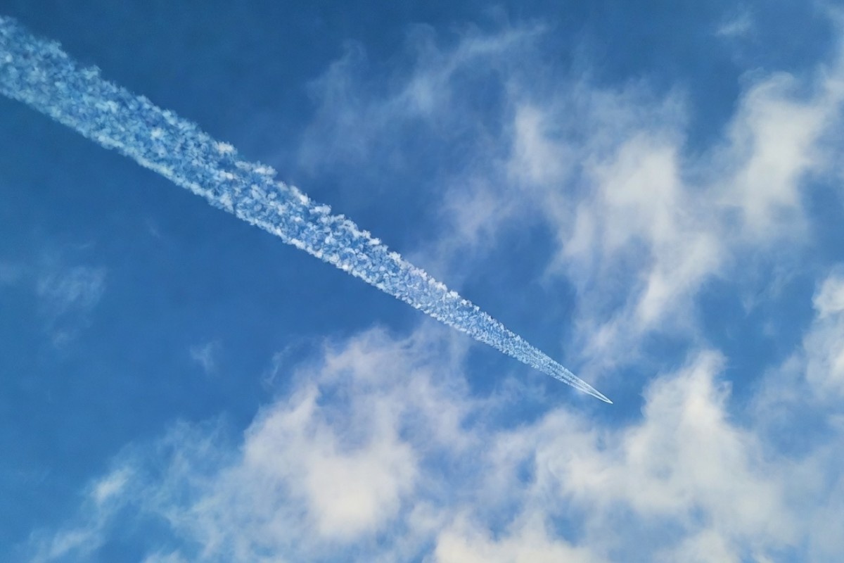 Zašto od aviona ostaje beli trag na nebu? Tajna o kojoj vam nikada nisu pričali – image 2