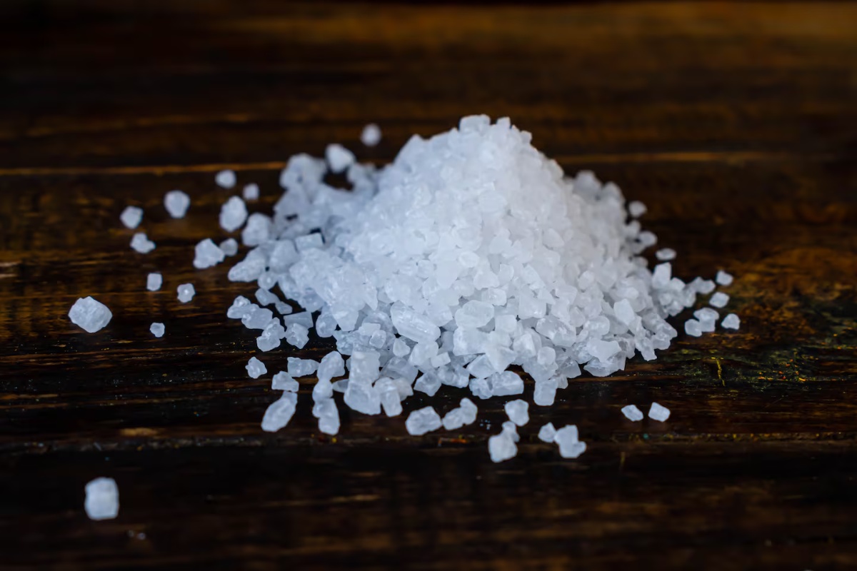 Ostavljanje čaše sa alkoholom i solju na vrhu frižidera: zašto se to preporučuje – image 2