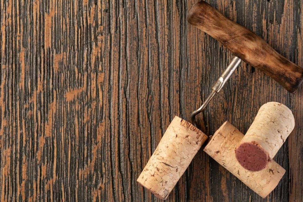 Ne bacajte plutane čepove od vina: stavite ih u korišćeno ulje za prženje da biste postigli ovaj efekat – image 2