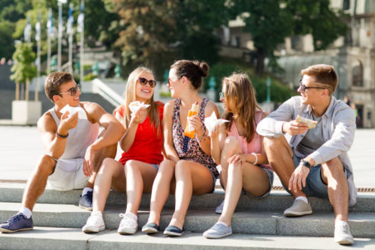 Manje bioskopa i više druženja sa prijateljima: novi trendovi slobodnog vremena za smanjenje troškova – image 2