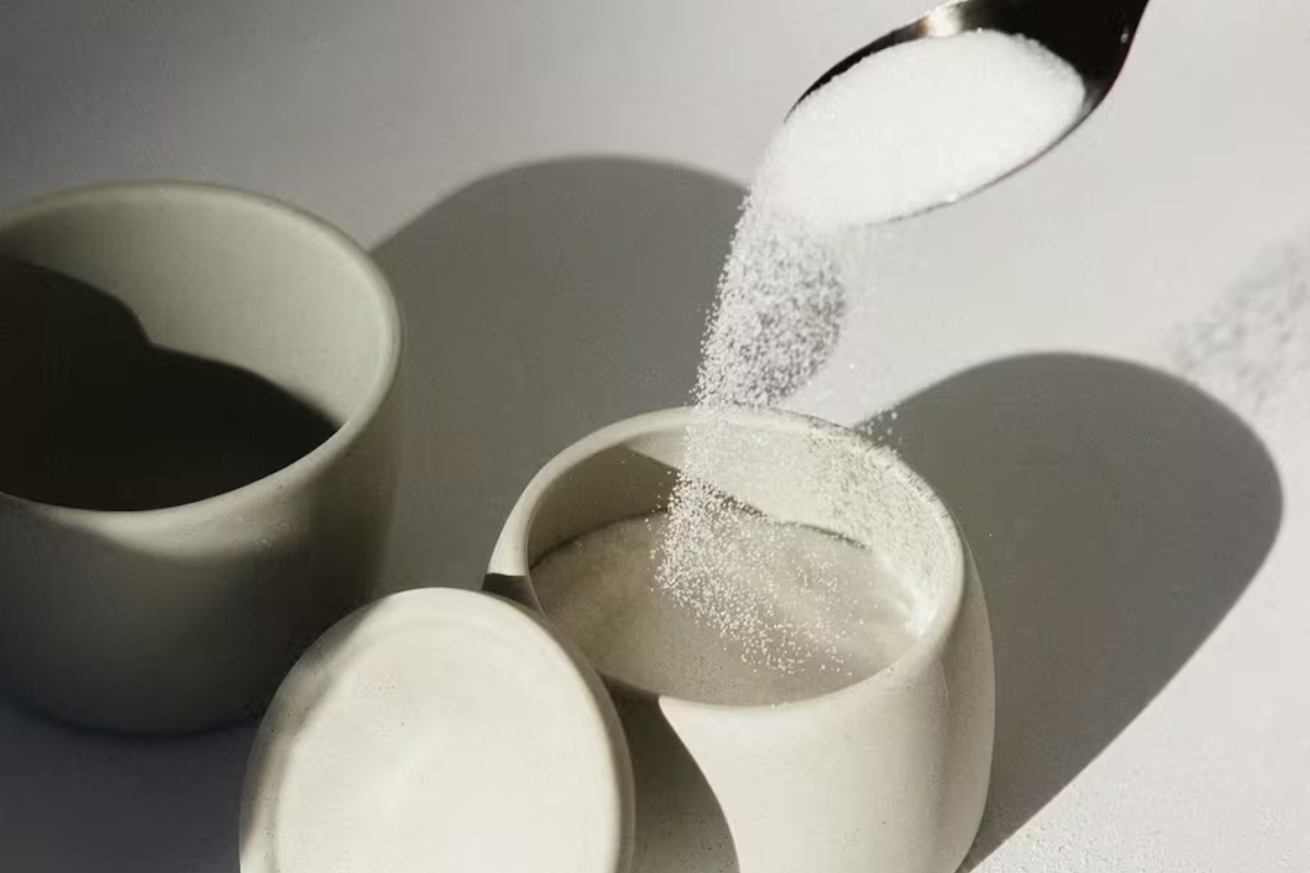 Nalazi se u svim domovima i služi za izbeljivanje tkanina: praktičan trik za temeljno pranje zavesa – image 2