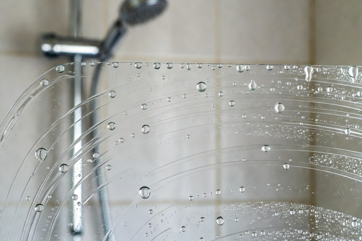 Rešenje za čišćenje stakla tuš kabine u sekundi koje traje dugo, prema savetu hemijskog inženjera – image 2