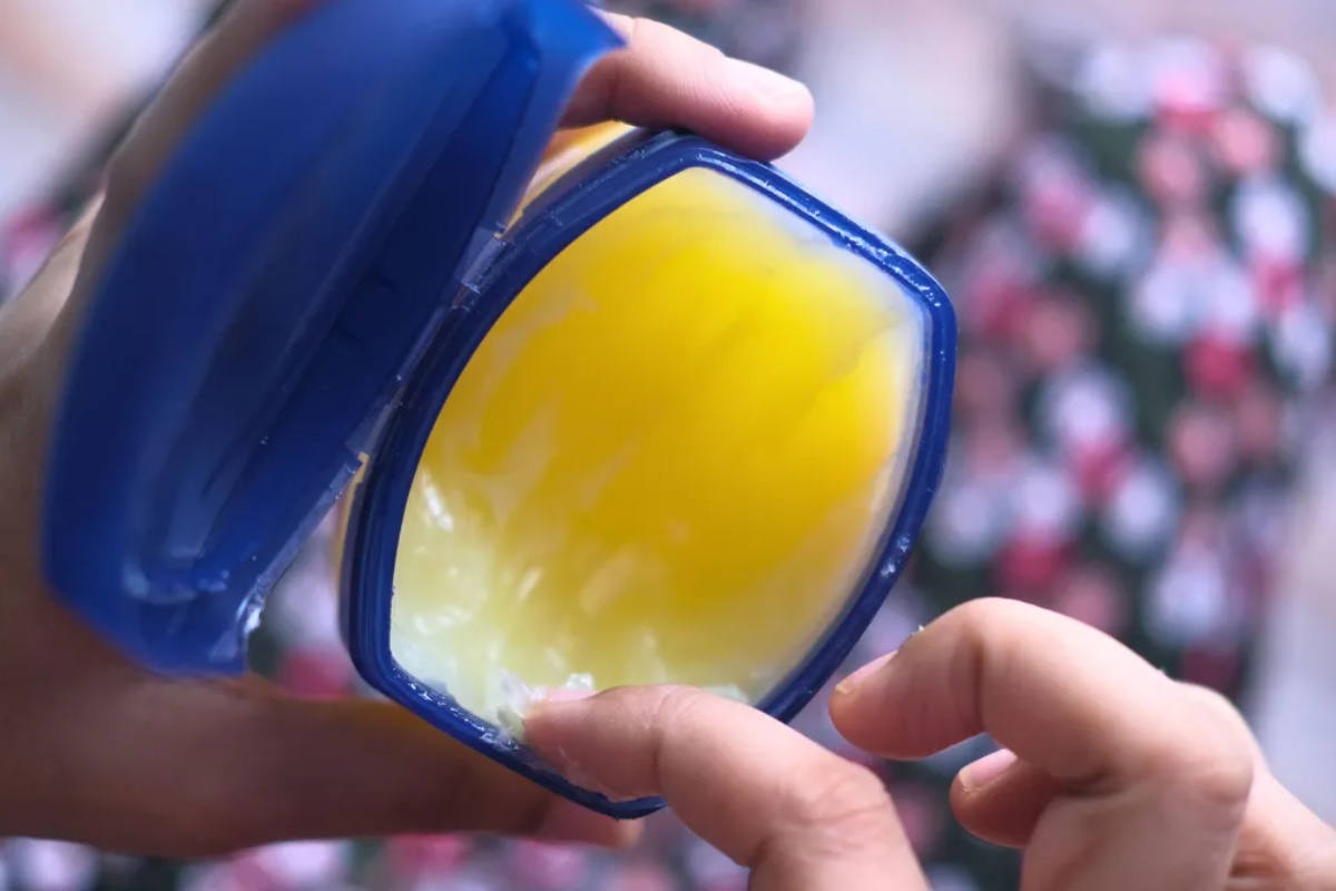 Kako koristiti vazelin za čišćenje instrument table automobila: impresivan domaći trik – image 2