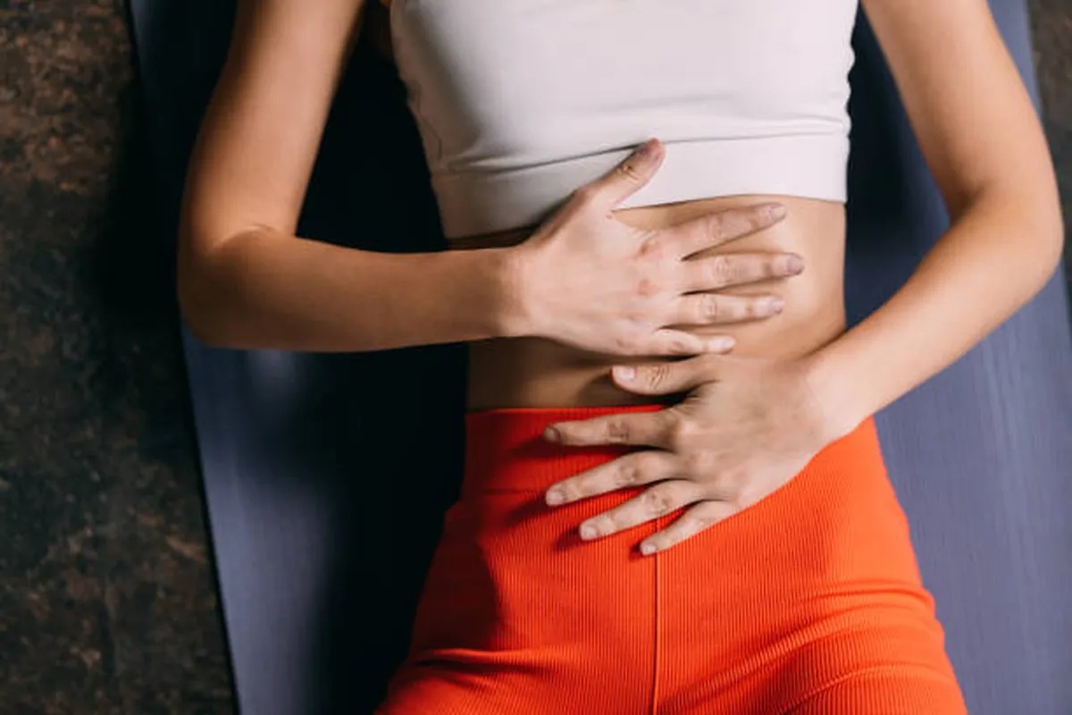 Univerzalna vežba koja istovremeno aktivira gluteus, listove, kvadricepse i stomak – image 2