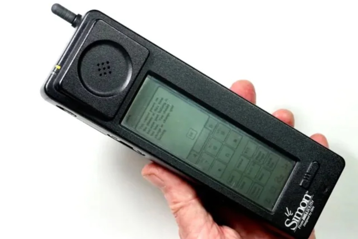 Prvi pametni telefon u istoriji lansiran je 1994. godine: Težio je pola kilograma i ekran mu je već bio osetljiv na dodir – image 2