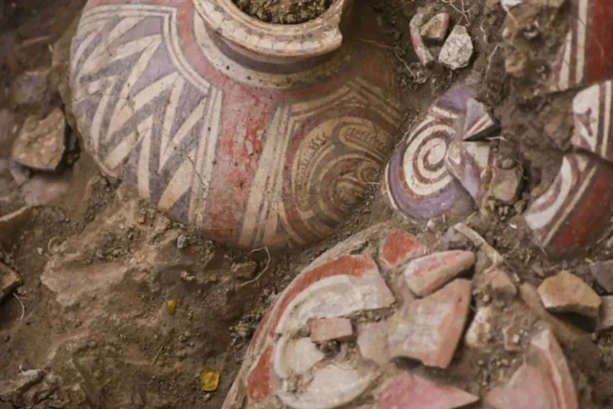 Arheolozi u El Kanju otkopali grobnicu staru više od 1.000 godina prepunu zlata i svetih simbola koja je zadivila stručnjake – image 2