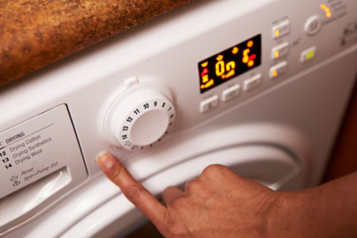 Dugme na veš mašini koje nikada ne smete zaboraviti da pritisnete pre upotrebe jer pomaže u uklanjanju mrlja za nekoliko sekundi – image 2