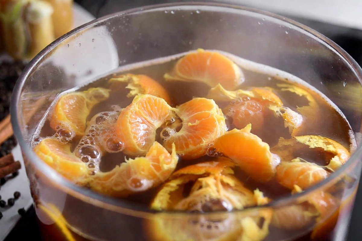 Kuvanje kora mandarine sa biberom i cimetom: čemu služi i zašto se preporučuje ova mešavina – image 2