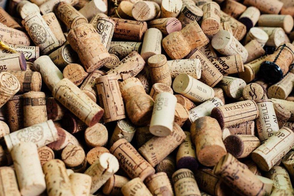 Ne bacajte plutane čepove od vina: stavite ih u korišćeno ulje za prženje da biste postigli ovaj efekat – image 3