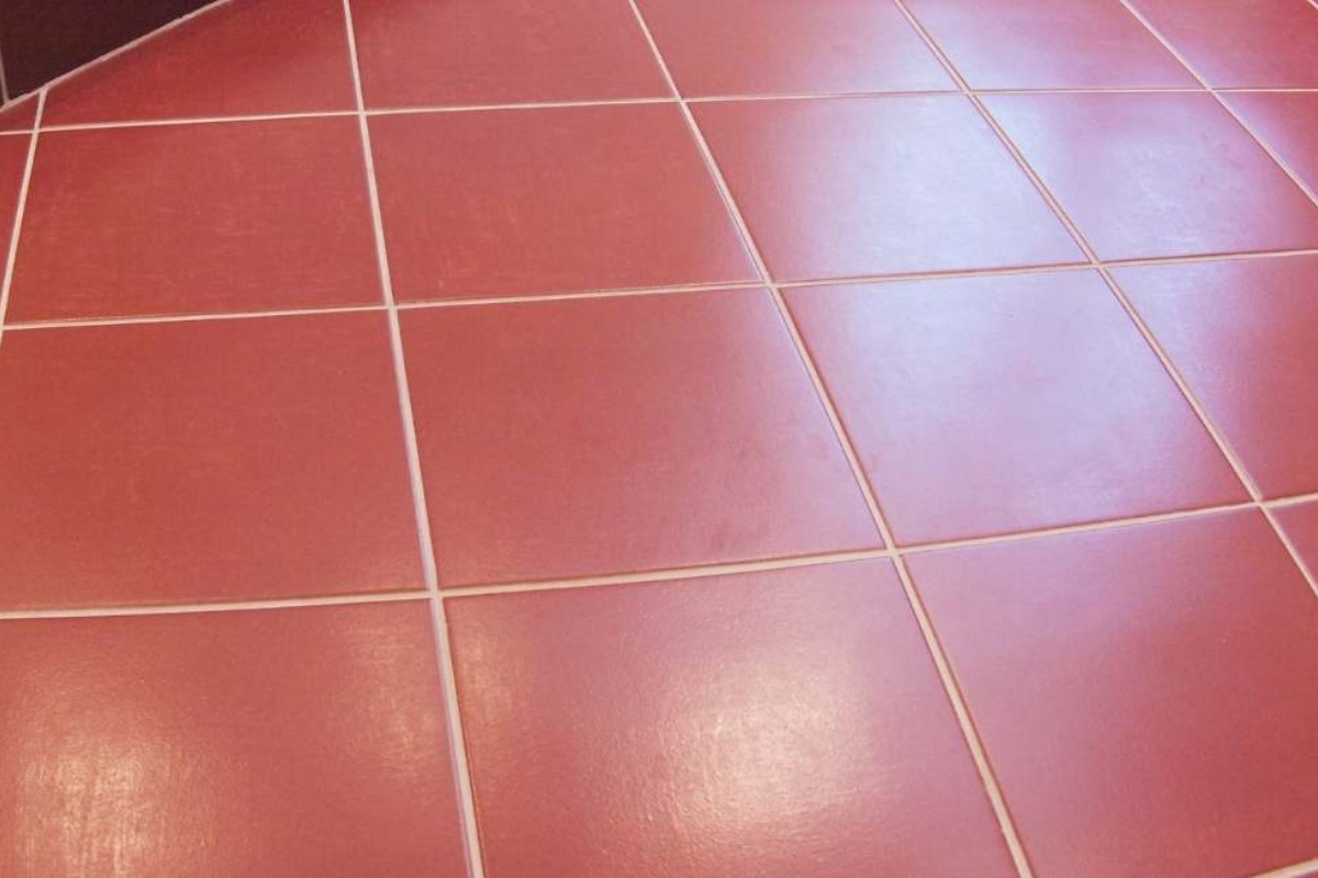 Smeđe i crvenkaste pločice kao nove: Sredstvo za čišćenje koje trenutno vraća boju i sjaj podu – image 3