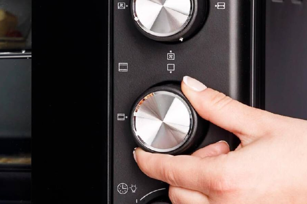 Mislio sam da je kompaktna rerna samo 'veličanstvena mikrotalasna' koja ne služi za pečenje pileta. Stvarnost je upravo suprotna – image 4