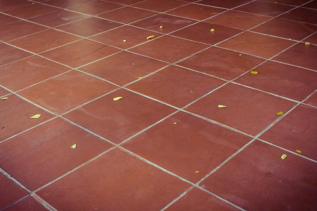 Smeđe i crvenkaste pločice kao nove: Sredstvo za čišćenje koje trenutno vraća boju i sjaj podu – image 4