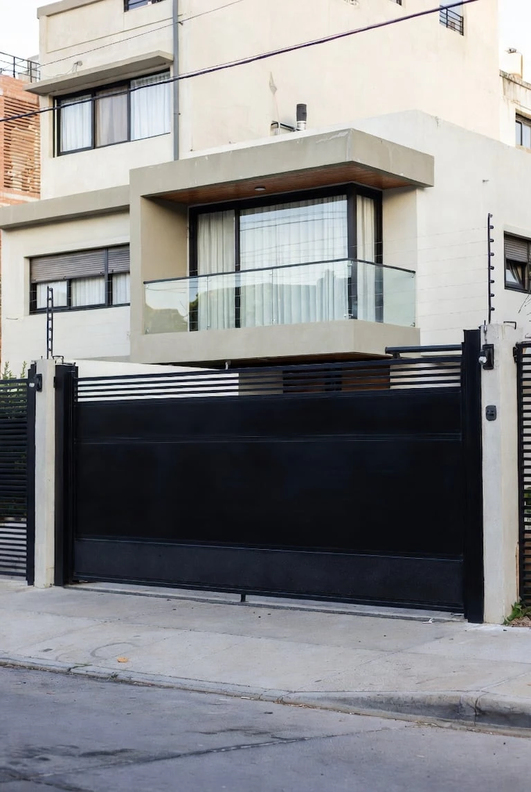 Kapije od rešetki su izašle iz mode: Alternativa koja je u trendu jer je elegantnija i diskretnija – image 1