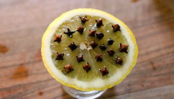 Zmiešanie citrónovej kôry s klinčekom: prečo sa to odporúča a na čo je to dobré.