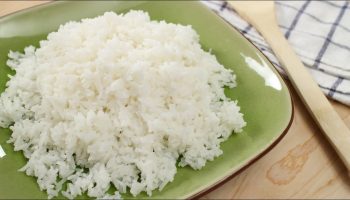 De ce majoritatea oamenilor nu gătesc corect orezul, conform datelor științifice: un pas esențial pentru a-l face mai sănătos.