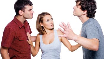 Cercetările psihologice arată că întreruperea constantă a conversațiilor este caracteristică pentru acest tip de persoane.