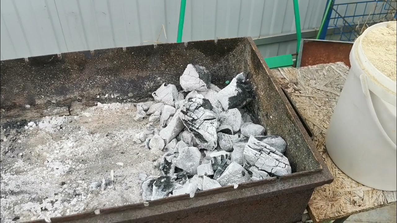 Miješanje drvenog ugljena i sode bikarbone: zašto se preporučuje i za što je korisno.