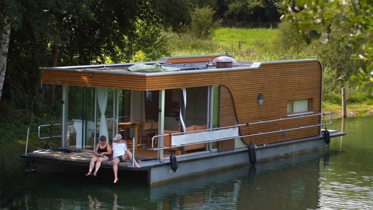 Tražili su luksuznu jahtu, a kupili su pljesnivi brod. Danas je ovo njihov plutajući dom.